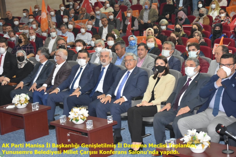 AK Parti Manisa İl Başkanlığı Genişletilmiş İl Danışma Meclisi Toplantısı, Yunusemre Belediyesi Millet Çarşısı Konferans Salonu’nda yapıldı. Toplantının açılış konuşmasını, İl Başkanı Salih Hızlı, yaptı