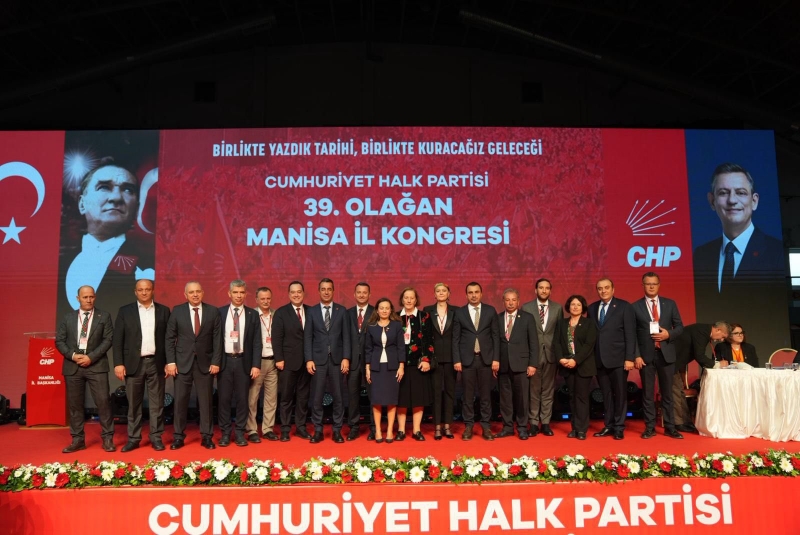 CHP Manisa'da İlksen Özalper yeniden il başkanı seçildi