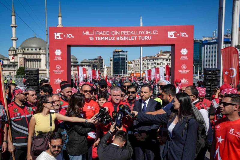 253 şehidin ismi gökyüzüne havalandı: Kapadokya'da balonlar 15 Temmuz için yükseldi