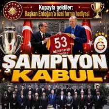 Başkan Erdoğan Süper Lig şampiyonu Galatasaray'ı kabul etti: Kupa ile fotoğraf 53 numaralı forma hediyesi,,