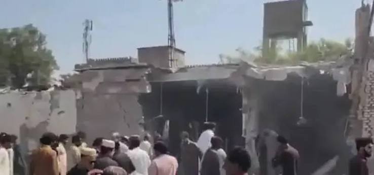 Kardeş, Pakistan'da intihar saldırısı! Caminin yakınında patlamada çok sayıda ölü ve yaralı var