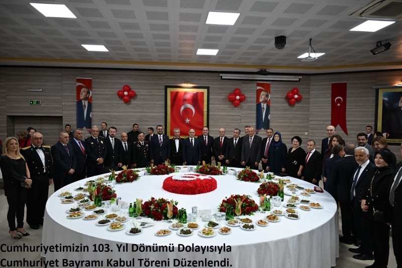 Manisa'da Cumhuriyet Bayramı resepsiyonu düzenlendi