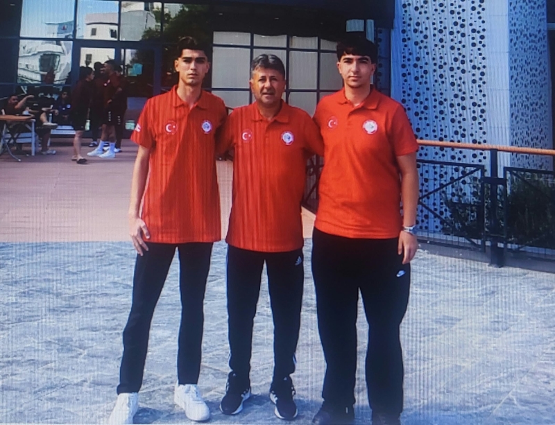 Turgutlu Anadolu İmam Hatip Lisesi öğrencisi Tayyip Çeker ve Turgutlu Anadolu Lisesi öğrencisi Enes Kıvanç, Ayak Tenisi Dünya Şampiyonası'nda Türkiye'yi temsil edecek
