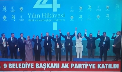 9 Belediye Başkanı AK Parti’ye Katıldı: Cumhurbaşkanı Erdoğan Rozetlerini Taktı