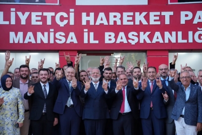 AK Parti Grup Başkanvekili ve Manisa Milletvekili Bahadır Yenişehirlioğlu MHP Manisa İl Başkanı Nurullah Savaş'a hayırlı olsun ziyaretinde bulundu.