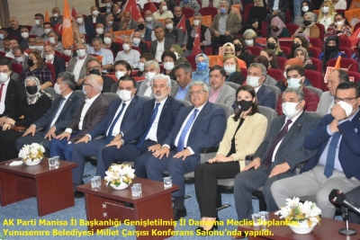 AK Parti Manisa İl Başkanlığı Genişletilmiş İl Danışma Meclisi Toplantısı, Yunusemre Belediyesi Millet Çarşısı Konferans Salonu’nda yapıldı. Toplantının açılış konuşmasını, İl Başkanı Salih Hızlı, yaptı 