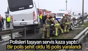 Başakşehir'de polis servisinin de karıştığı zincirleme kazada 1 polis şehit oldu,16 polis memuru yaralandı.    