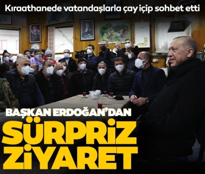 Başkan Erdoğan kıraathanede vatandaşlarla sohbet edip çay içti