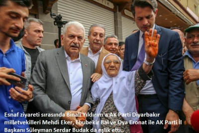 Binali Yıldırım, Sur ilçesinde esnafı ziyaret etti.