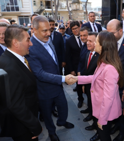 Dışişleri Bakanı Hakan Fidan  Manisa'nın Saruhanlı ilçesinde sevgi seli büyük coşkuyla karşılandı. 