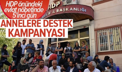 Evlatları için nöbet tutan annelere destek olalım.