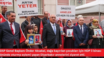 Evlatlarının dağa nasıl kaçırıldığını Aksakal'a anlatan aileler, terör örgütü PKK ile HDP'ye tepkilerini dile getirdi. 