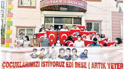 HDP önündeki evlat nöbetinde 23'üncü kavuşma!