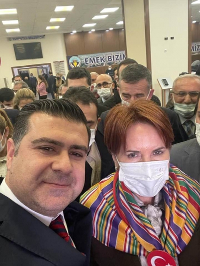 İYİ Parti Genel Başkanı Akşener Manisa'da esnaf ziyareti yaptı