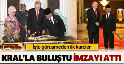 Malezya Kralı ile bir araya gelen Başkan Erdoğan özel defteri imzaladı.
