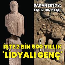 Manisa'da 2 bin 500 yıllık tarihi keşif: Sardes Antik Kenti'nde anıtsal genç erkek heykeli bulundu 