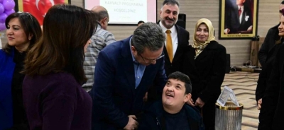 Manisa'da göreve başlayan Vali Enver Ünlü çok kısa zamanda halkın sevgisini kazandı 