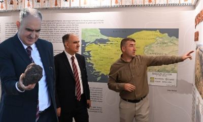 Manisa’daki görevine başlayan Vali Vahdettin Özkan, ayağının tozuyla Selendi ve Kula ilçelerini ziyaret etti. 