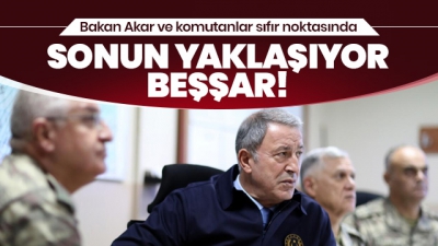 Milli Savunma Bakanı Hulusi  Akar ve komutanlar sınırdaki Komuta Merkezi'nde.