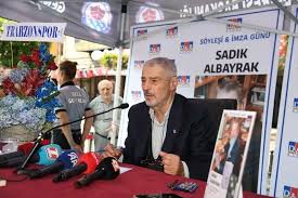 Mütefekkir Sadık Albayrak Trabzon D&R'da okurlarıyla buluştu!