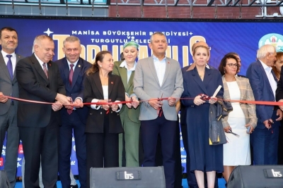 Özgür Özel Manisa’da, Turgutlu Belediyesi Toplu Açılış Töreni’nde konuştu.