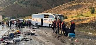 Sivas'ta yolcu otobüsü dağın yamacına çarptı, 4 kişi öldü, 33 kişi yaralandı