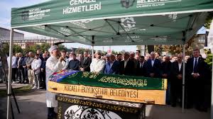 Tuğba, Nisa, Cansu... Tabutta al yazma gözlerde yaş! Kocaeli'deki faciada can veren 6 kadın toprağa verildi