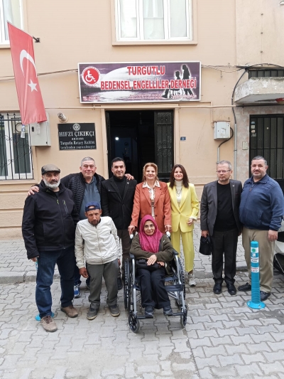 Turgutlu Tuhafiyeciler Odası Başkanı Murat Çiçekçi, Bedensel Engelliler Derneği Başkanı Aysel Yiğit’i Ziyarette bulundu